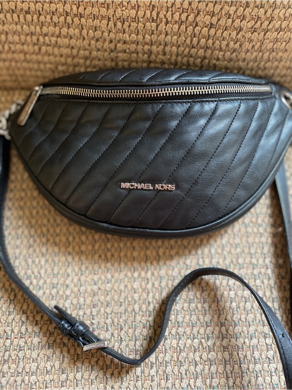 Michael Kors Crossbody. GUC. - Picture 5 of 8